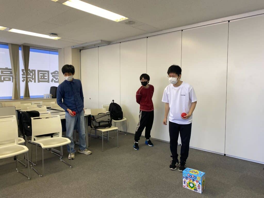 スマートさいたまキャンパス内で、ボッチャをしている様子になります。