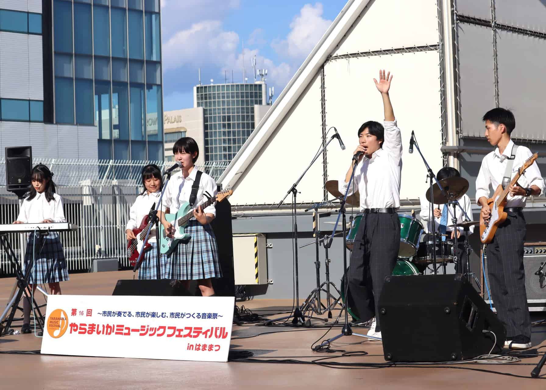 【部活動】軽音楽部が浜松市内の音楽イベントで最高の演奏を披露してくれました。 | クラーク記念国際高等学校