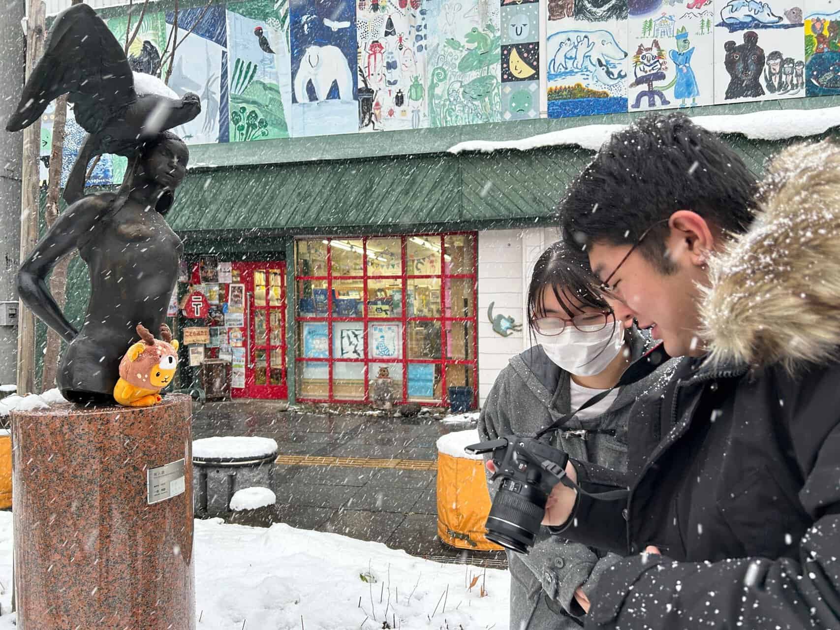 旭川 素人投稿画像 学習・教育】北海道PRキャラクター“キュンちゃん”コラボ企画「“彫刻の街”旭川マップ作成」が始動しました！ | クラーク記念国際高等学校