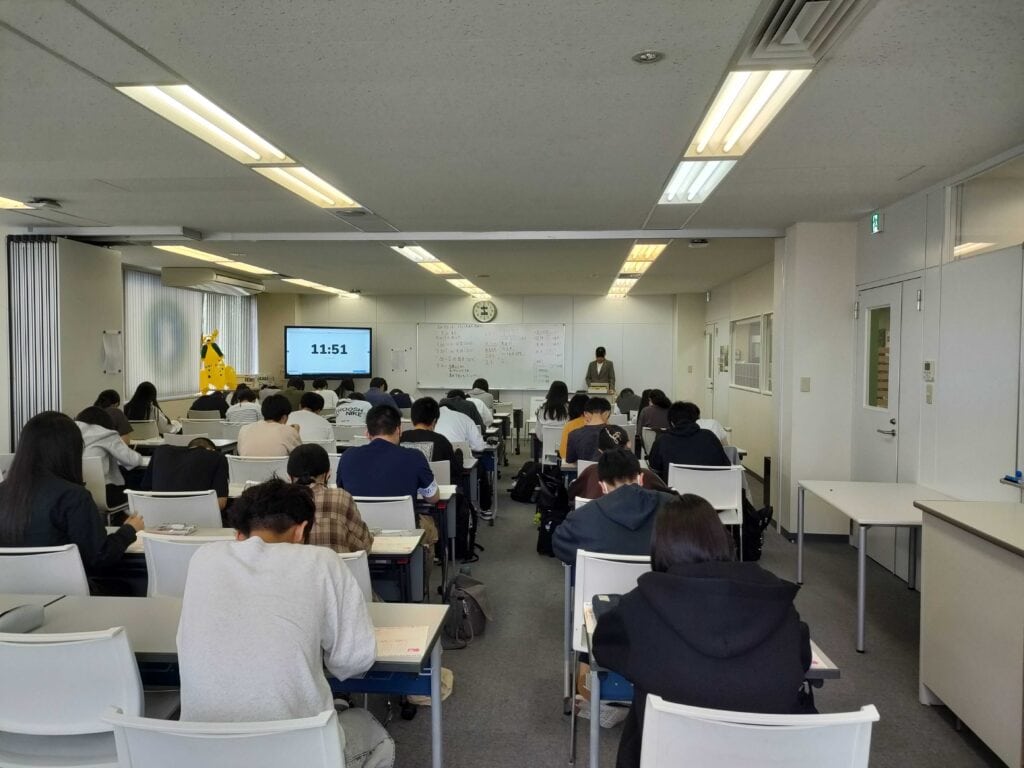 スマートさいたまキャンパスで1年生と2年生を対象に試験を行っています。