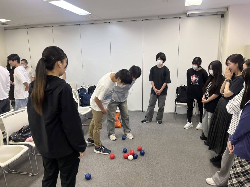 体育の授業でボッチャを行い、【スクーリング/体育】モルックとボッチャで交流を深める時間に