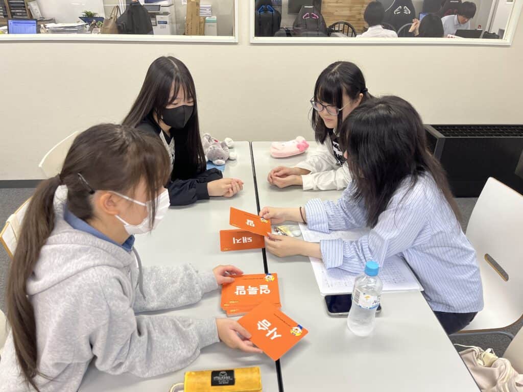スマートさいたまキャンパスでは、韓国語のカードを使いながら学びを進めました！