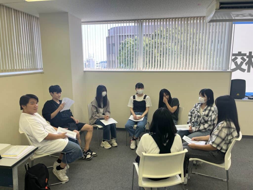スマートさ今キャンパスでは、
考えた意見のグループになって発表している様子になります!