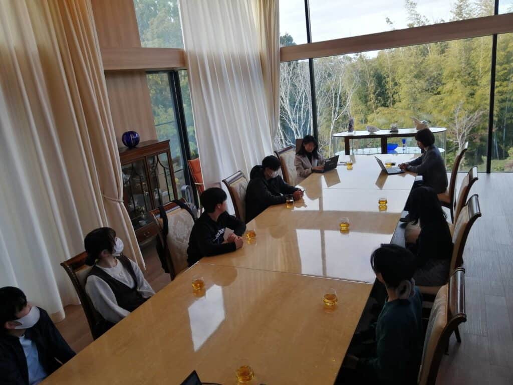 スマートさいたまキャンパスの探究学習では、
学んだことをもとに話し合い、学びを発展させるために考えている様子です！