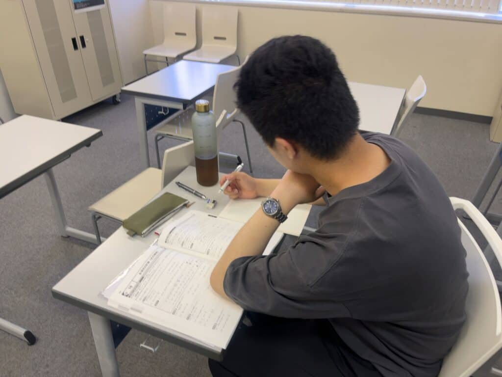 スマートさいたまキャンパスでは、困ったときに先生に聞くことができます。