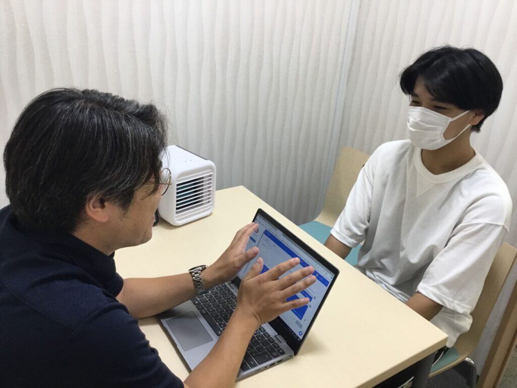 スマートさいたまキャンパスでは、
生徒の記録をカルテに残しながらコーチングを行っています。