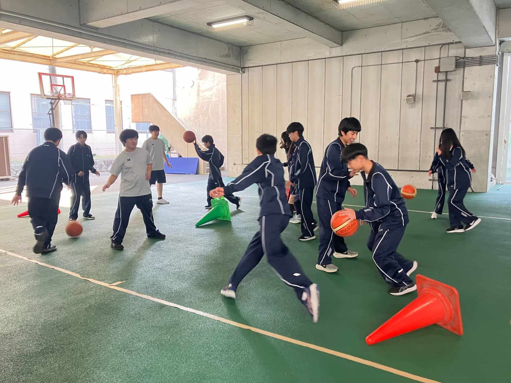 クラーク芦屋】体育の授業でバスケットボールを! | クラーク記念国際 クラーク芦屋】体育の授業でバスケットボールを! | クラーク記念国際