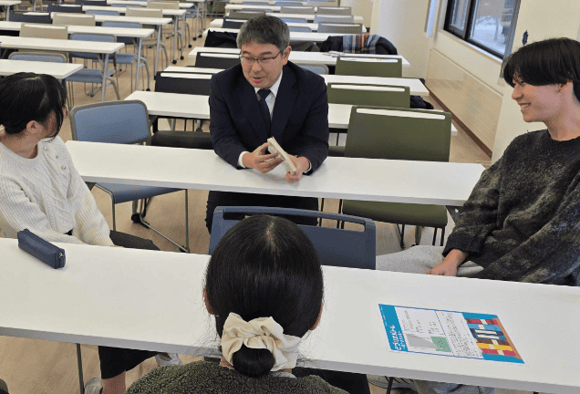 本 教員 紹介の様子