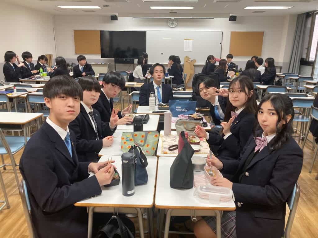 グループでお昼ご飯を食べました