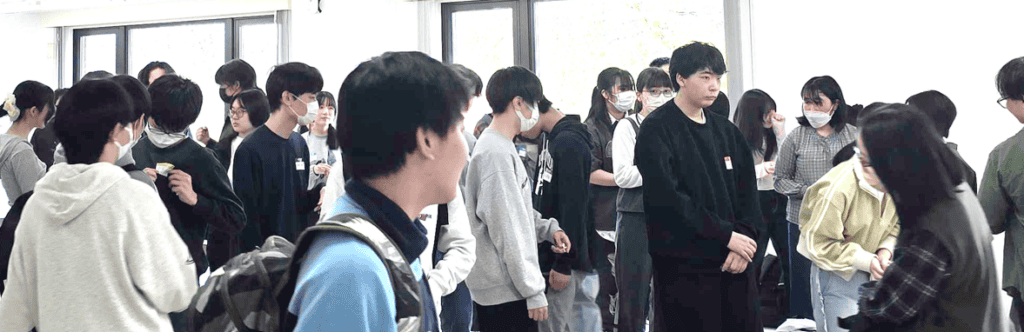 札幌白石キャンパス 新入生歓迎会 自己紹介ゲームの様子