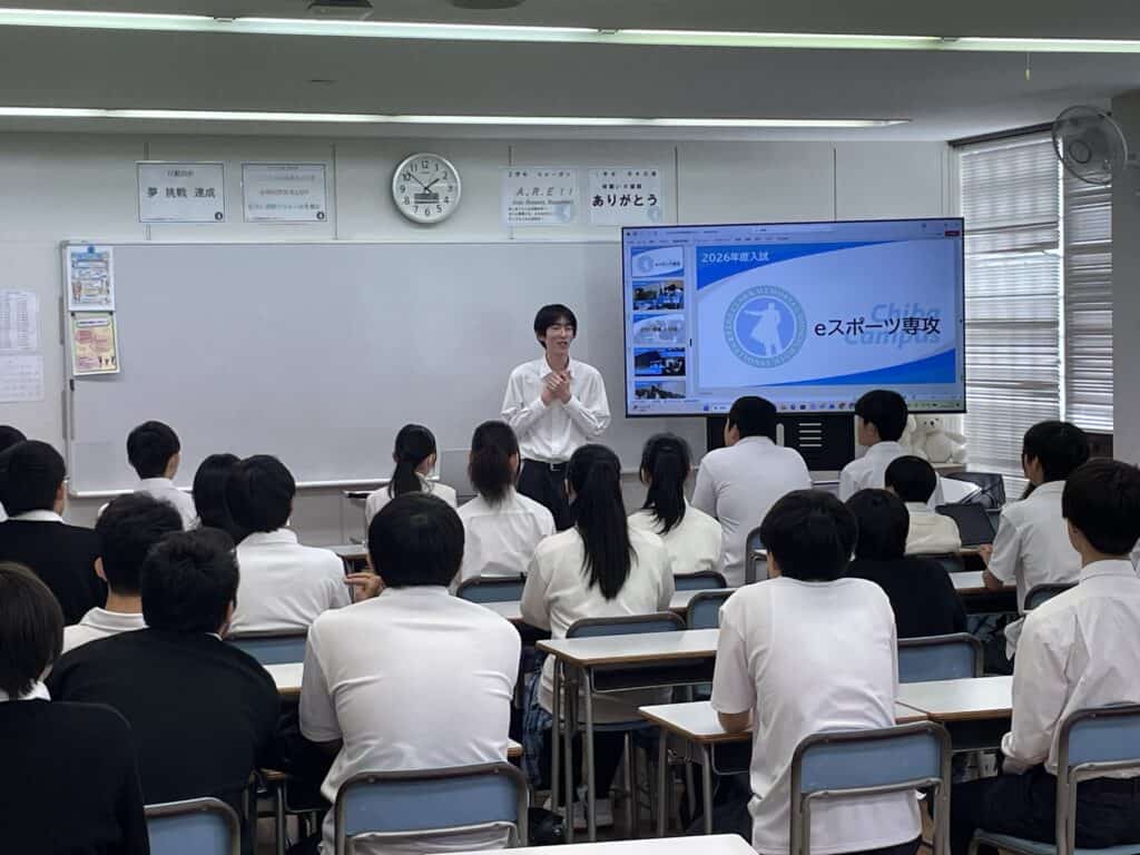 代表生徒が前で話している写真