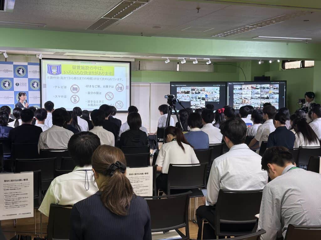 講話を受ける様子