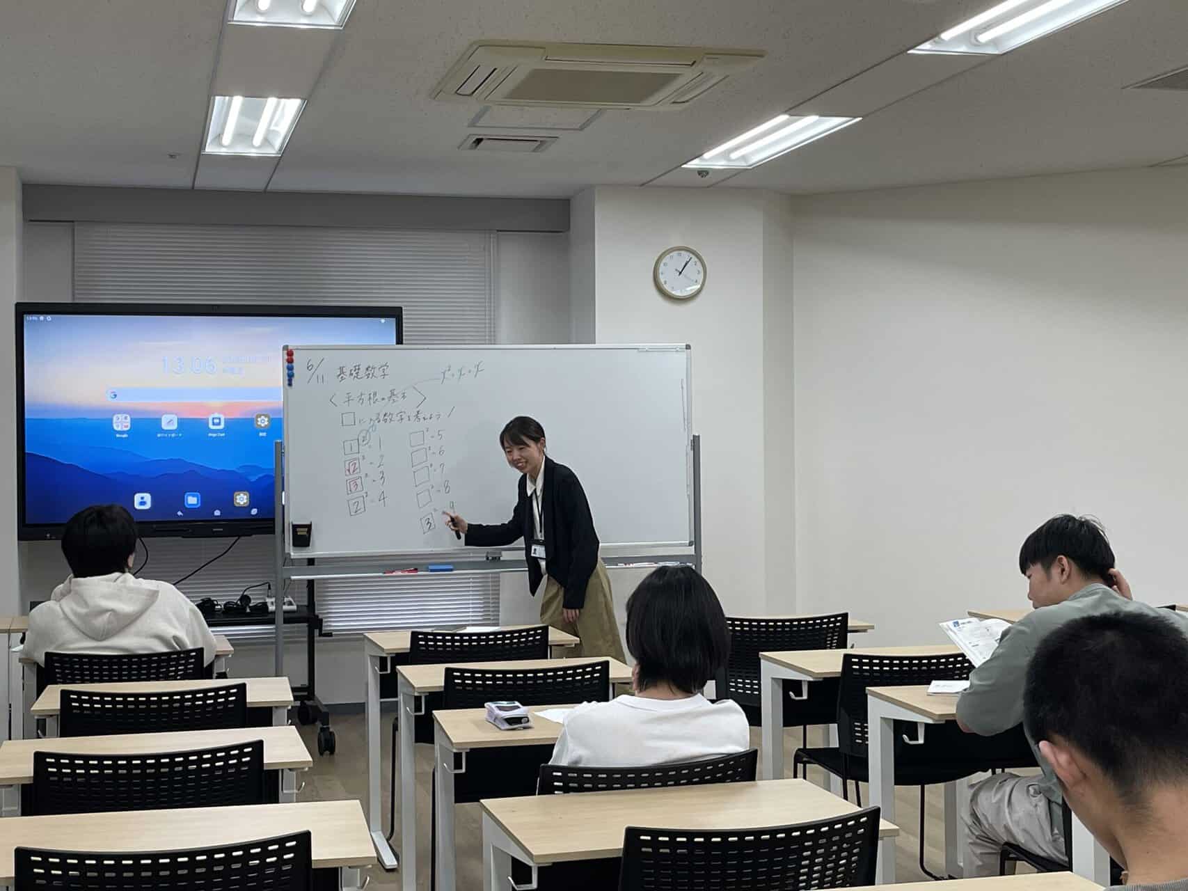 授業】中学範囲から丁寧に復習します！「基礎英語」「基礎数学」の授業