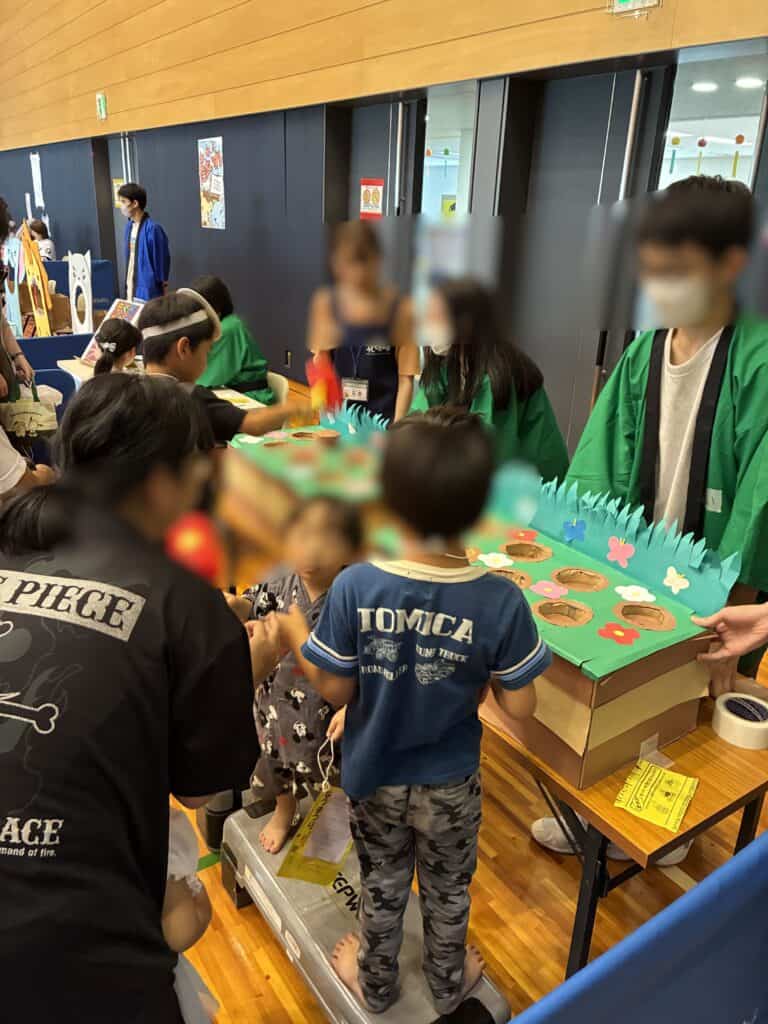 子ども交流館のなつまつりでもぐらたたきを運営するCLARK SMART千葉の生徒